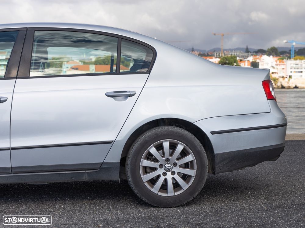 VW Passat 2.0 TDI Confortline - 8
