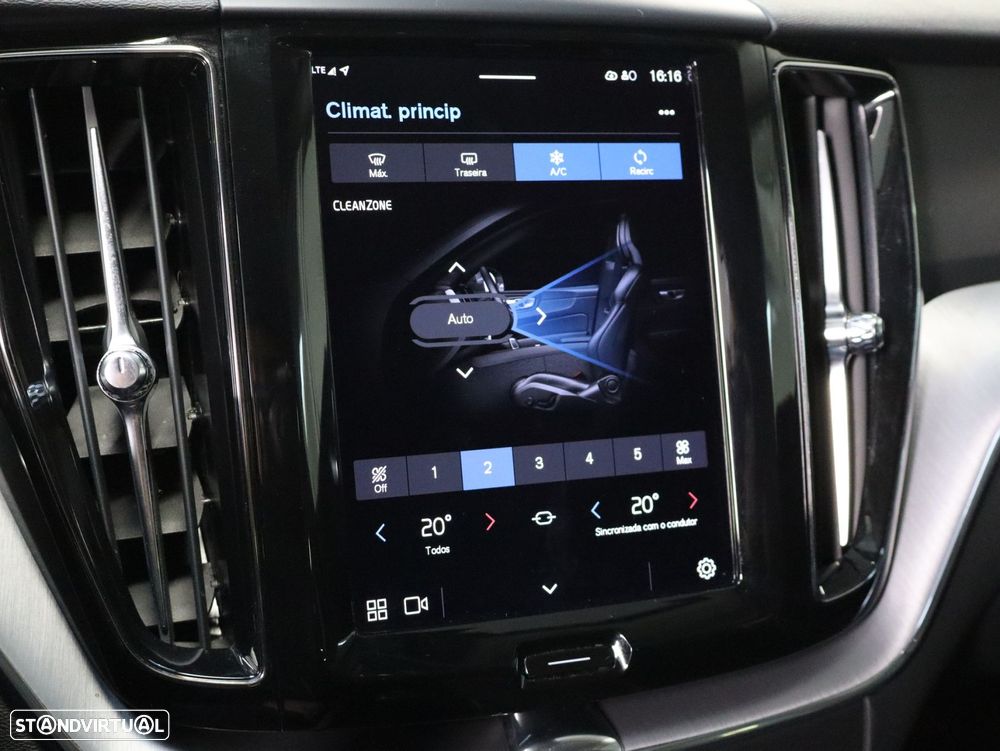 Volvo XC 60 2.0 B4 Momentum Plus - 15