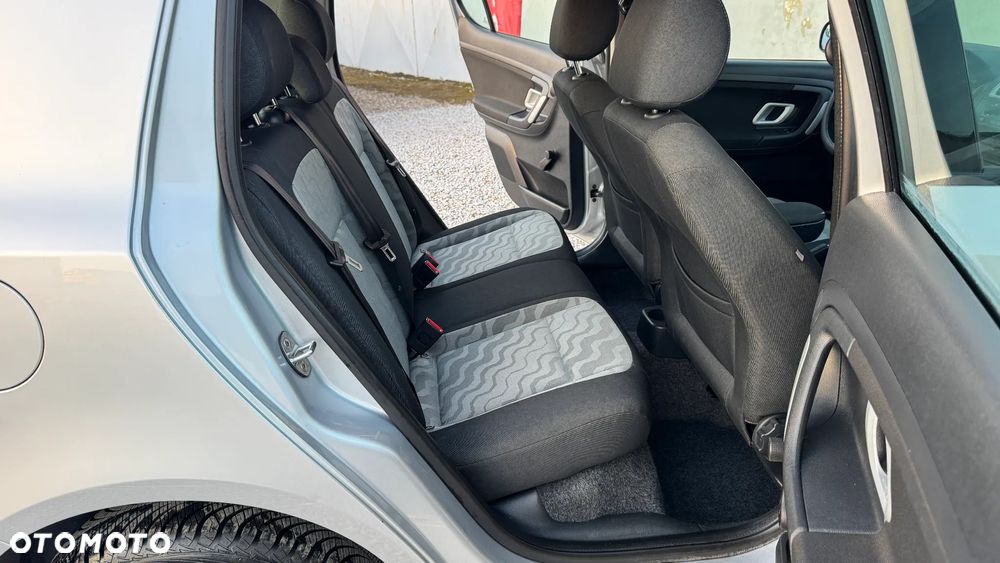 Skoda Fabia 1.2 HTP STYLE EDITION - 38