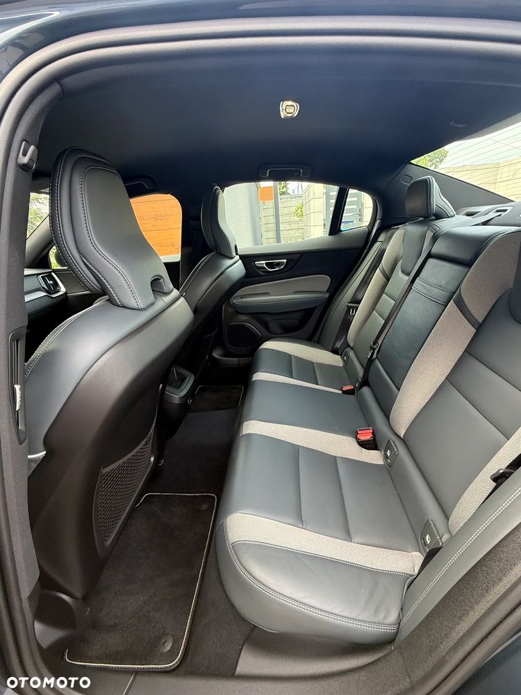 Volvo S60 B4 B R-Design - 8