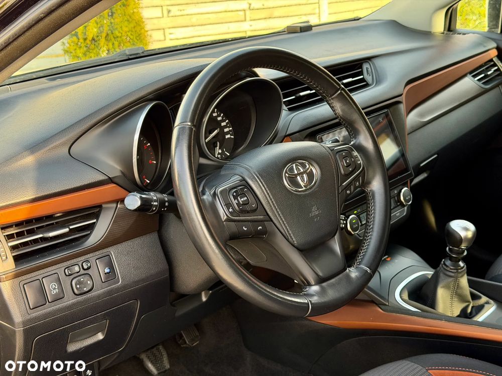 Toyota Avensis 2.0 D-4D Premium - 10