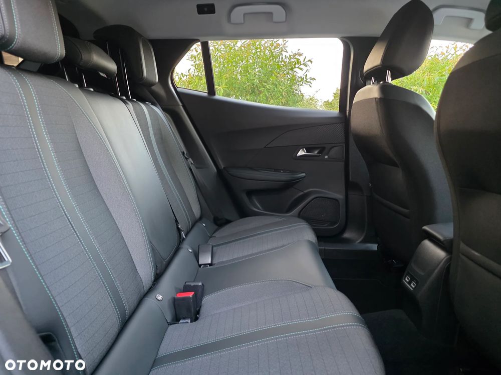 Peugeot 2008 1.2 PureTech Allure S&S EAT8 - 22
