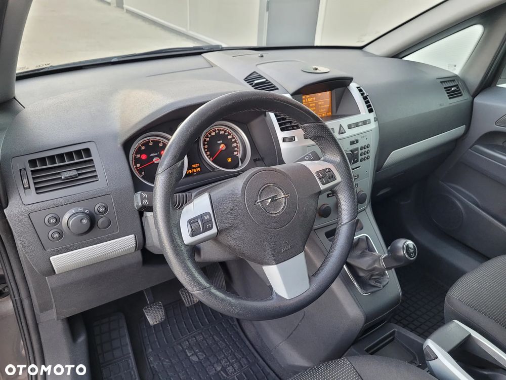 Opel Zafira 1.8 Sport - 11
