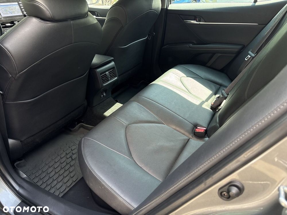 Toyota Camry 2.5 Hybrid Comfort CVT - 12