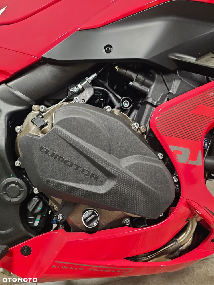 QJMOTOR SRK 800RR - 23