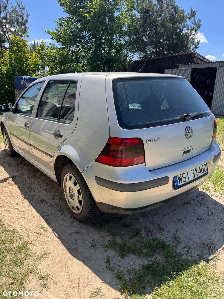 Volkswagen Golf 1.6 Basis - 3