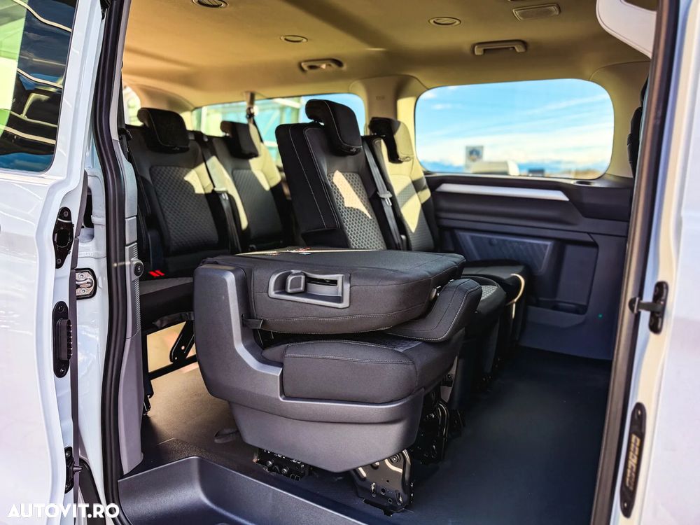 Volkswagen Caravelle - 9