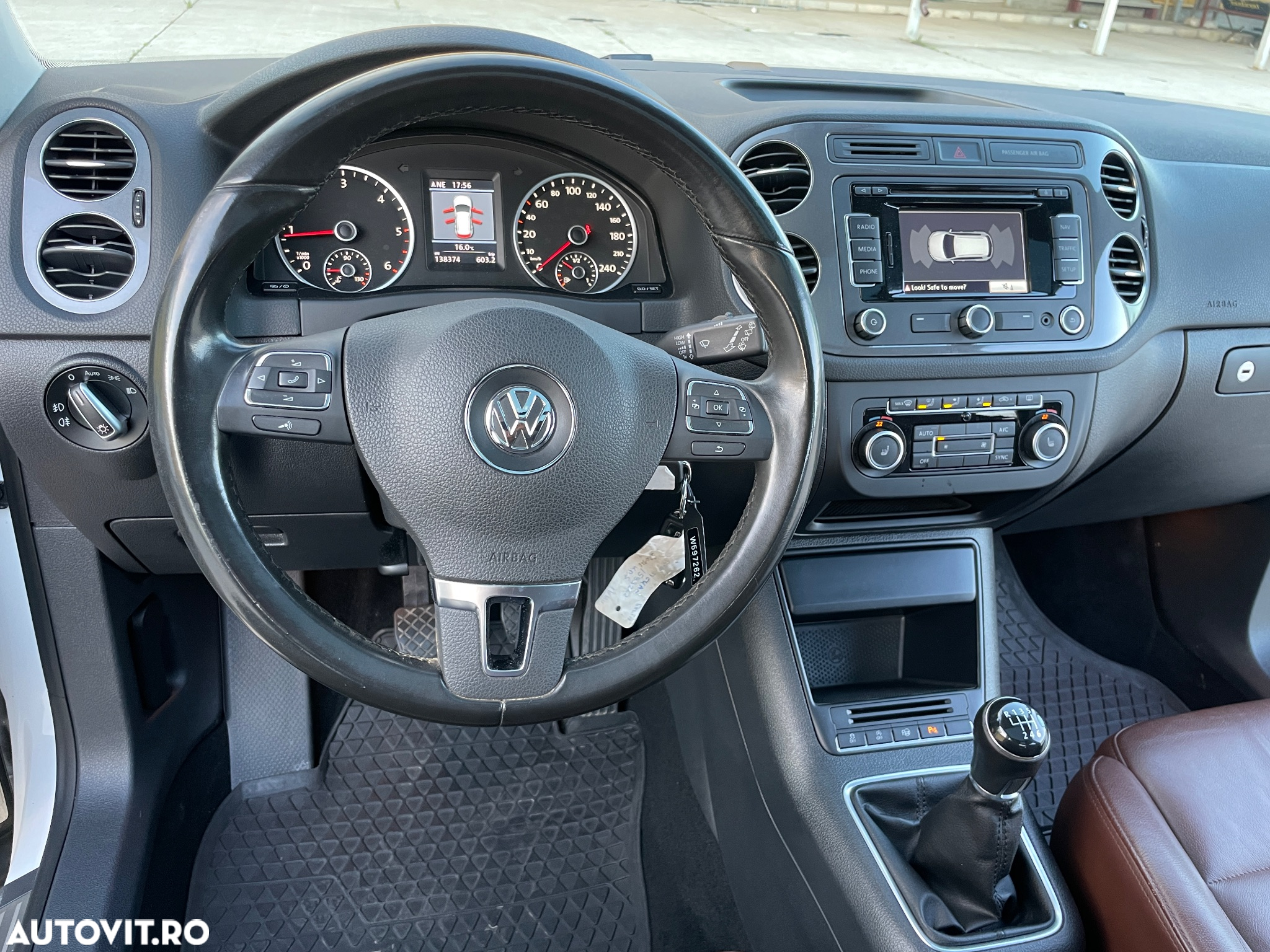 Volkswagen Tiguan 2.0 TDI DPF BlueMotion Technology Sport & Style - 6