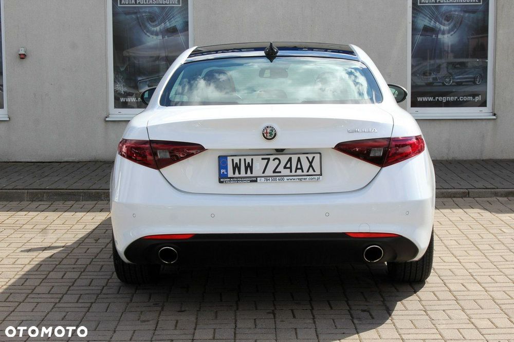 Alfa Romeo Giulia - 5