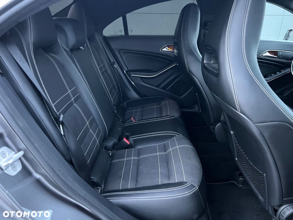 Mercedes-Benz CLA 180 BlueEffICIENCY Edition - 27