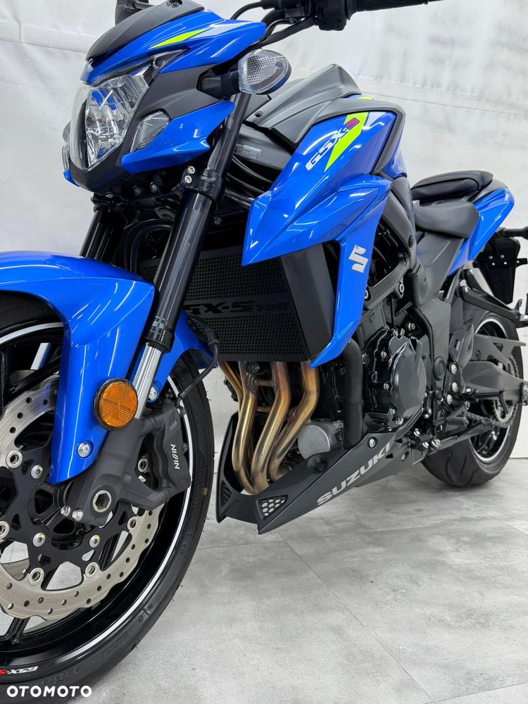 Suzuki GSX - 20