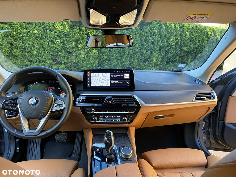 BMW Seria 5 530i xDrive mHEV Luxury Line - 17