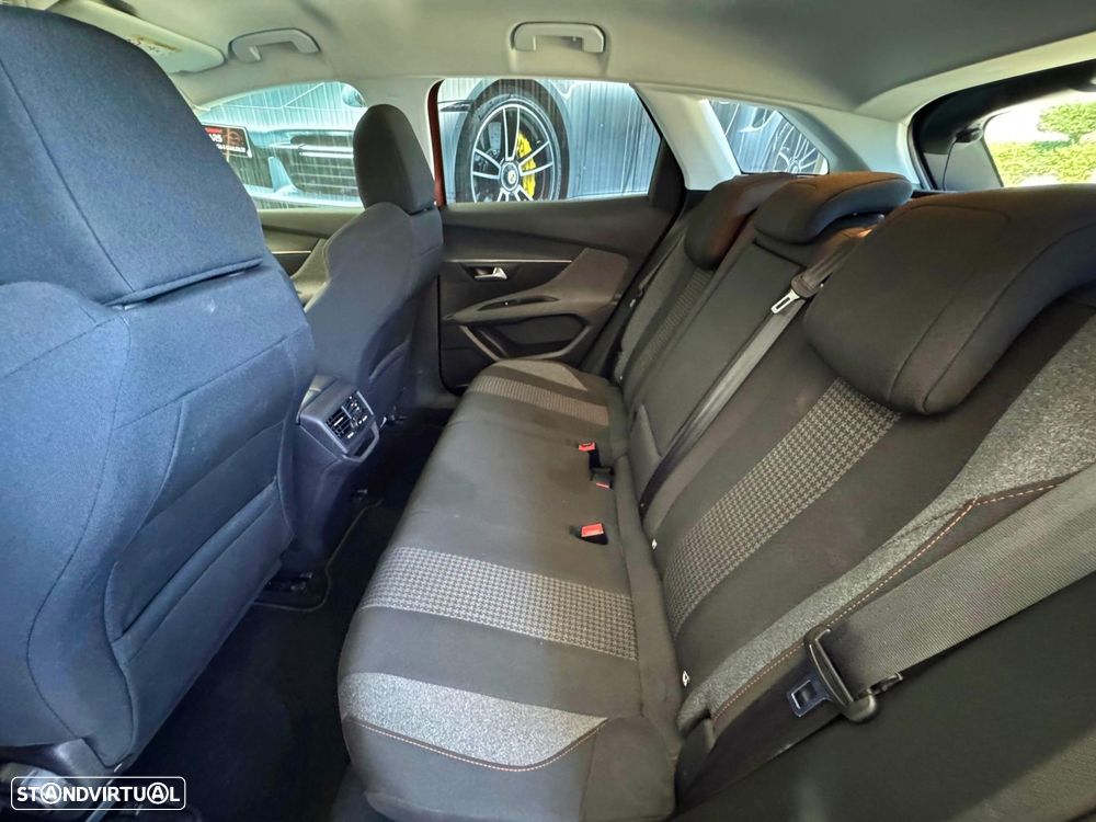 Peugeot 3008 1.5 BlueHDi Active Pack EAT8 - 17