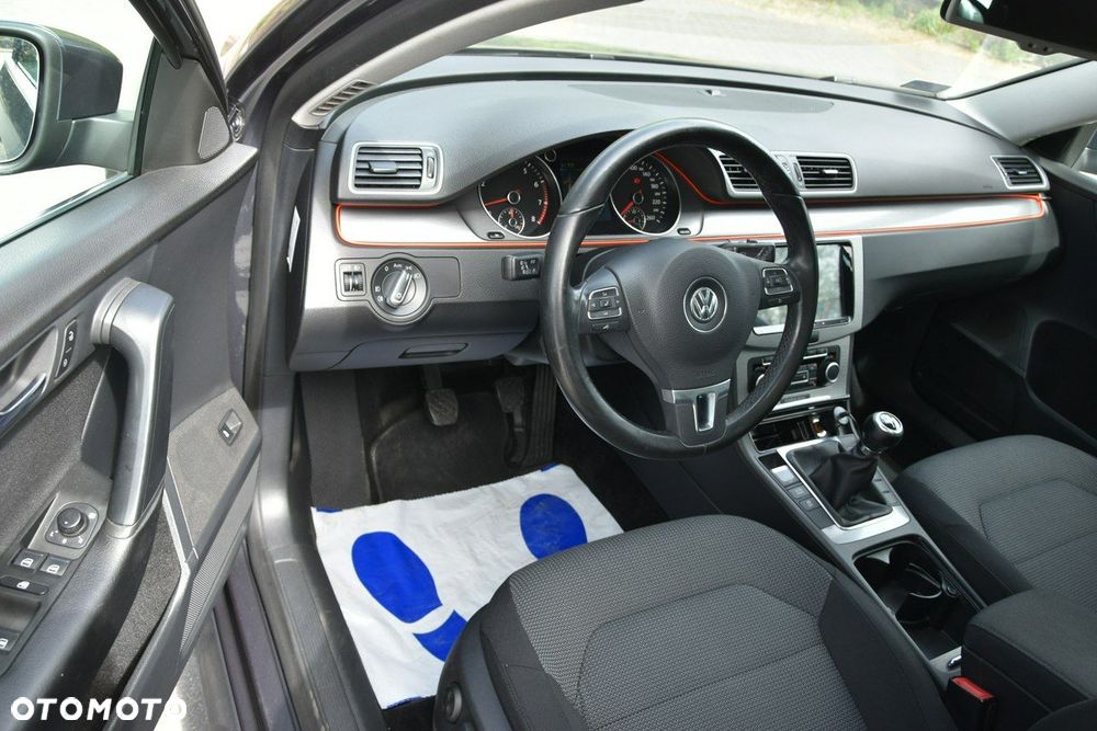 Volkswagen Passat - 16