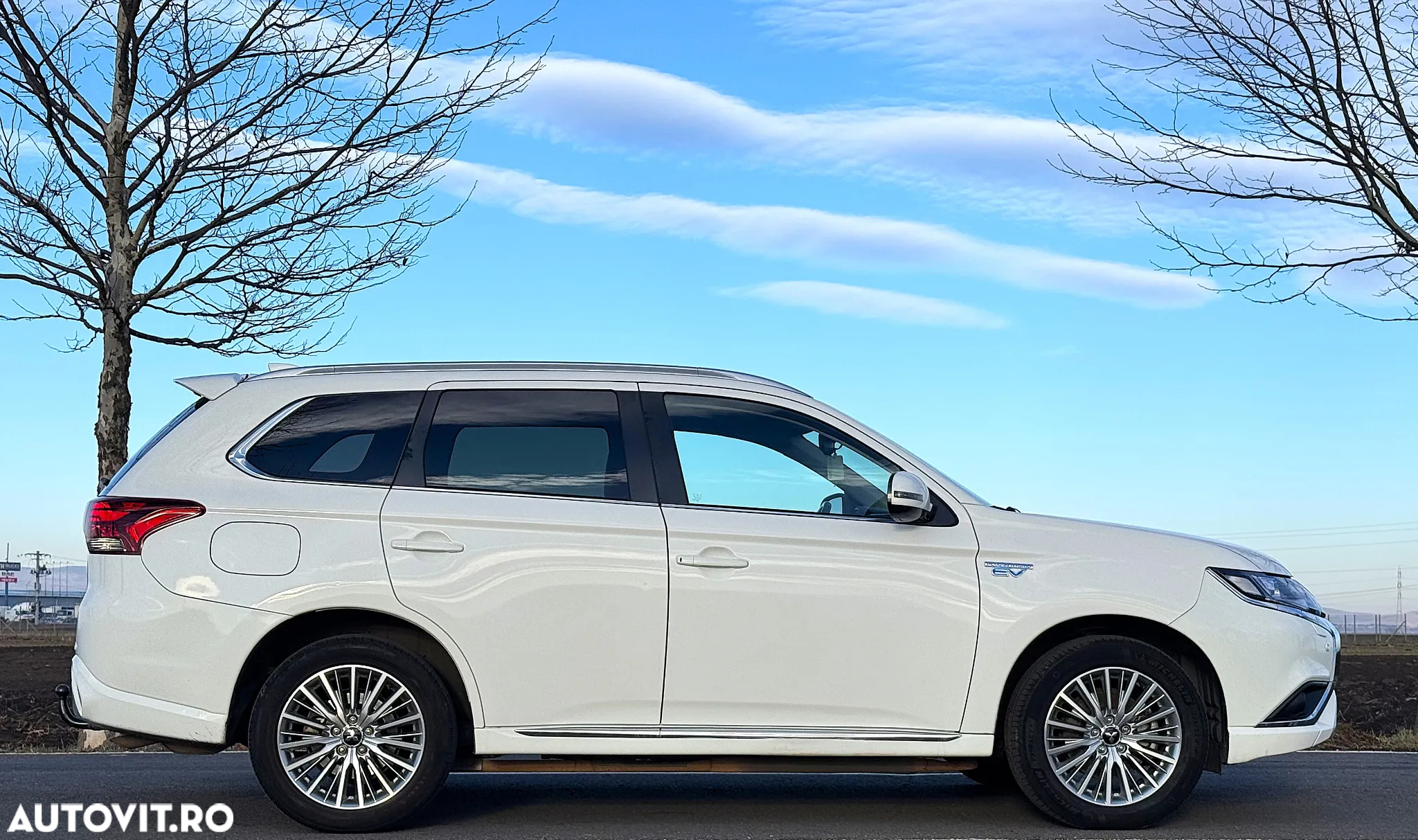 Mitsubishi Outlander 2.4 4WD Plug-In Hybrid Plus - 9