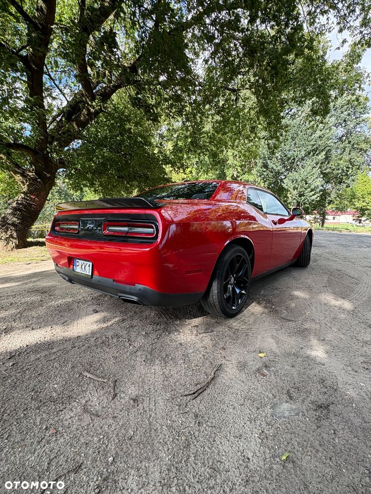 Dodge Challenger - 2