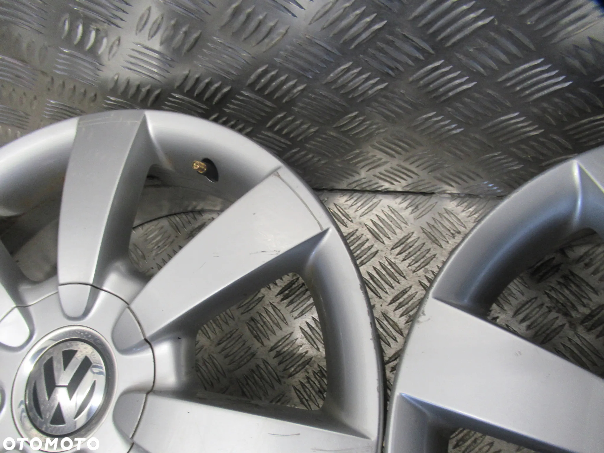 Felgi Vw New Beattle Gplf IV Taigo T-Cross 6,5Jx16 et42 5x100 - 8