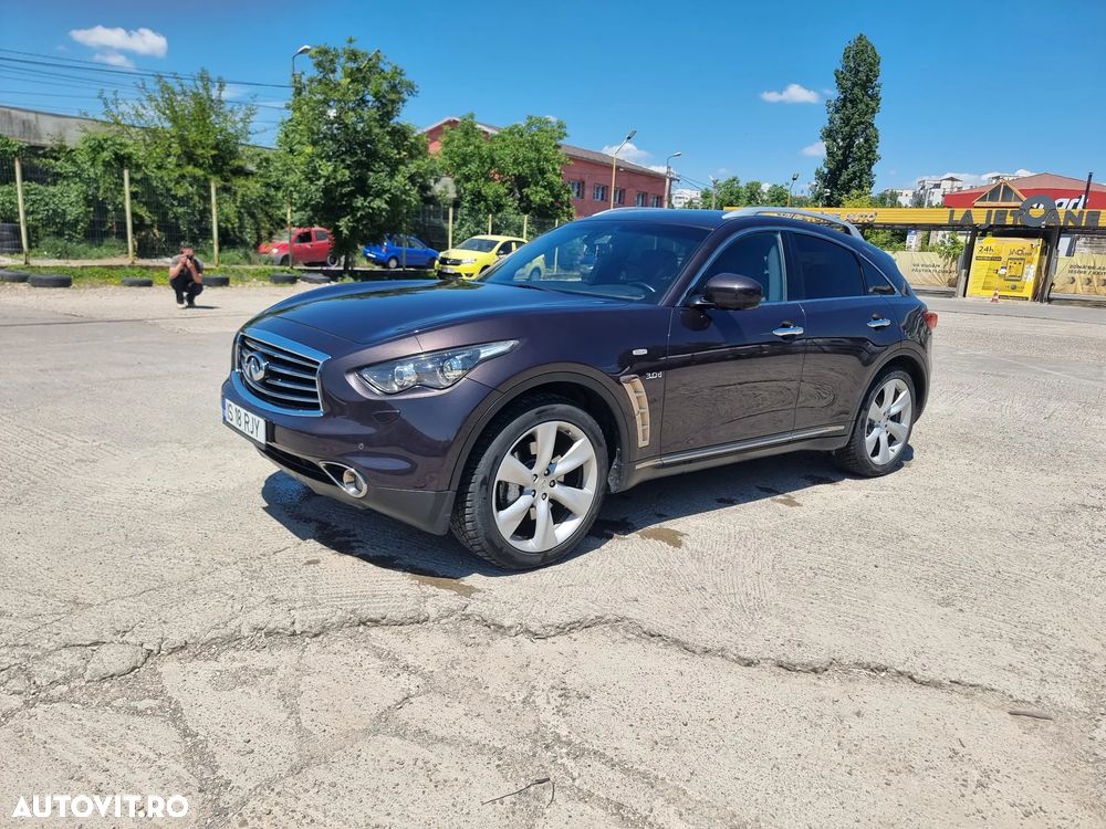 Infiniti Q70 - 1
