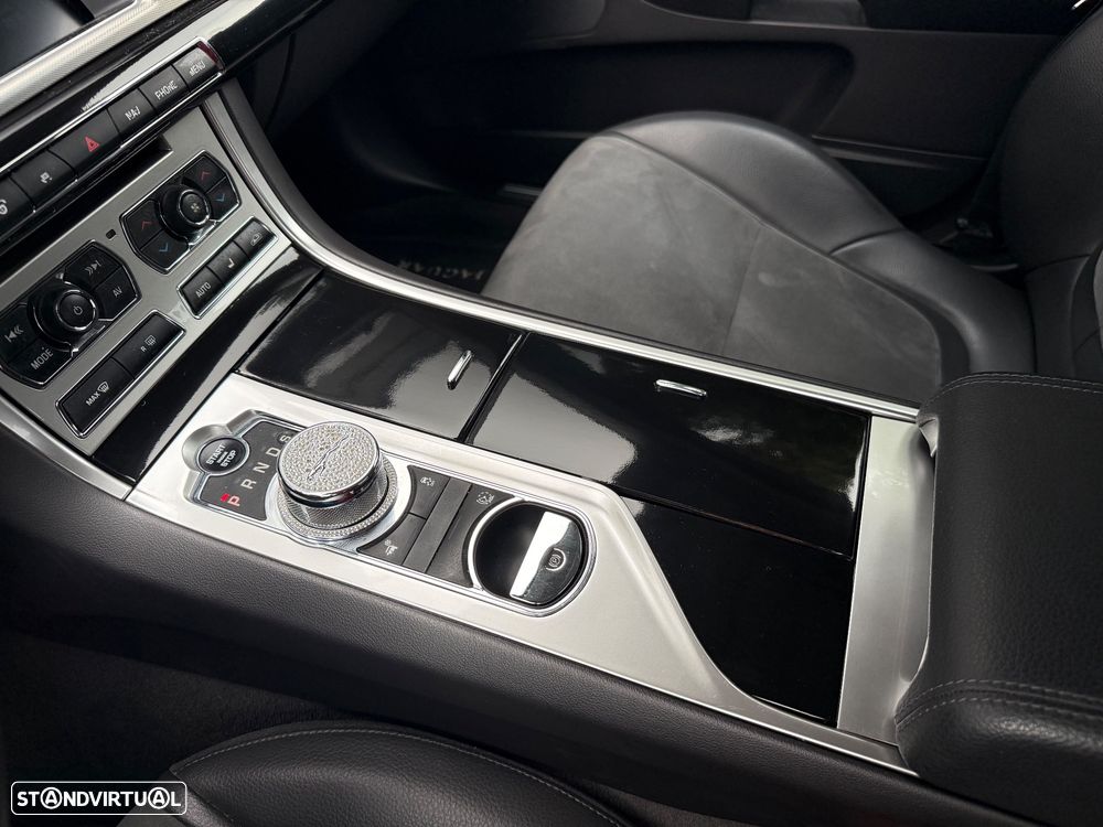 Jaguar XF 2.2 - 24
