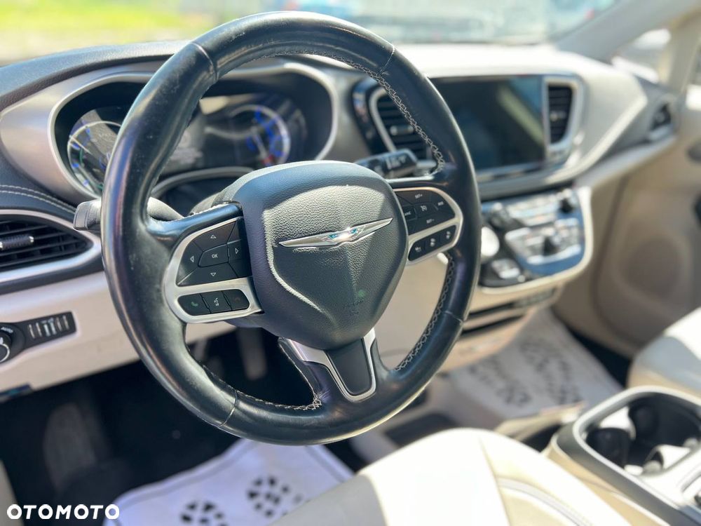 Chrysler Pacifica - 22
