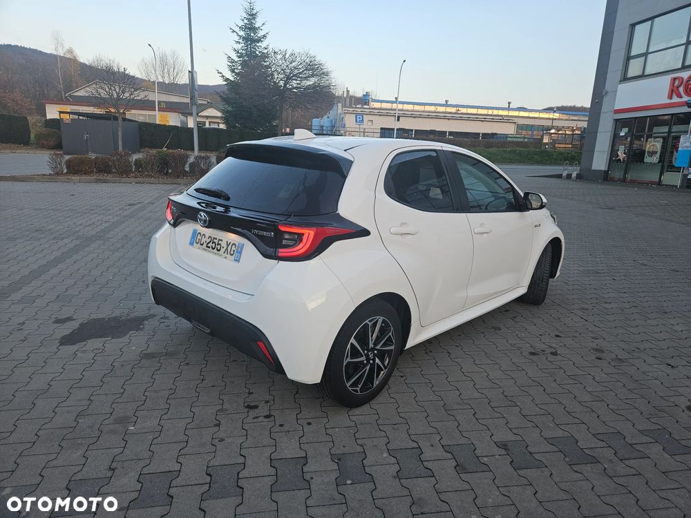 Toyota Yaris Hybrid 100 Dynamic - 3