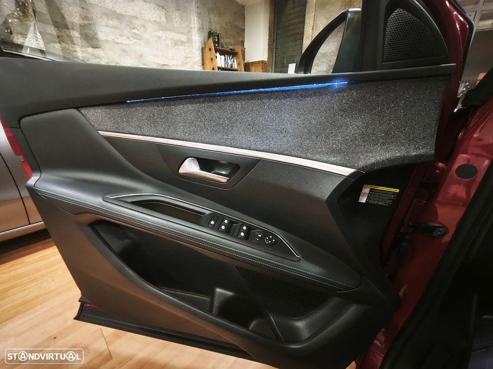 Peugeot 3008 225 e-EAT8 Allure - 33