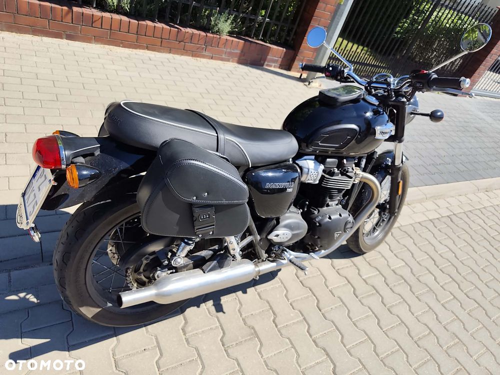 Triumph Bonneville - 2