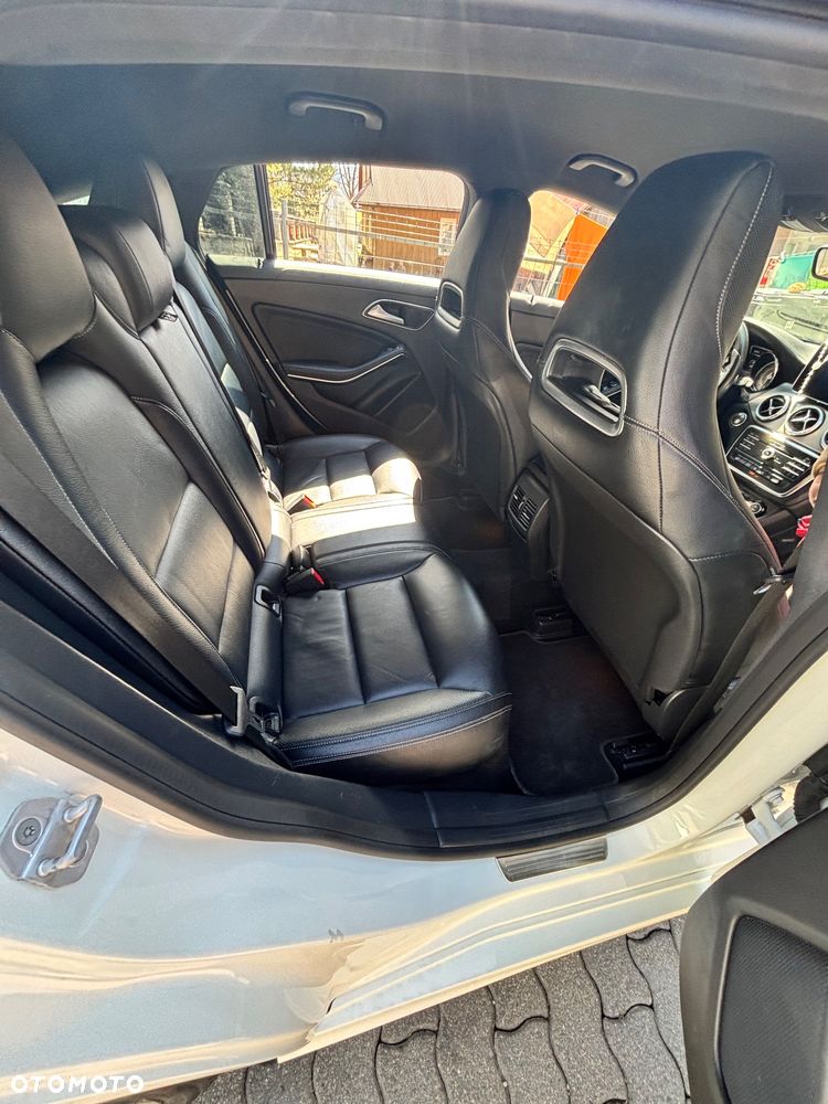 Mercedes-Benz CLA 200 7G-DCT - 22