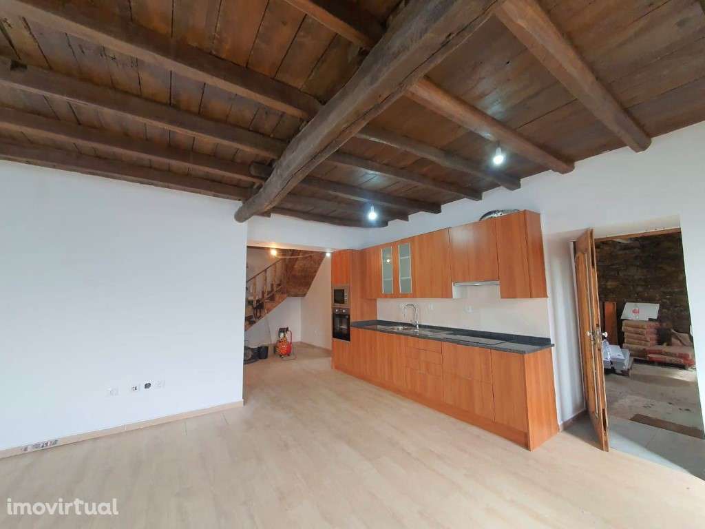 Moradia V4 em pedra totalmente remodelada - Amoreira Fundeira, Pamp... - Grande imagem: 5/21