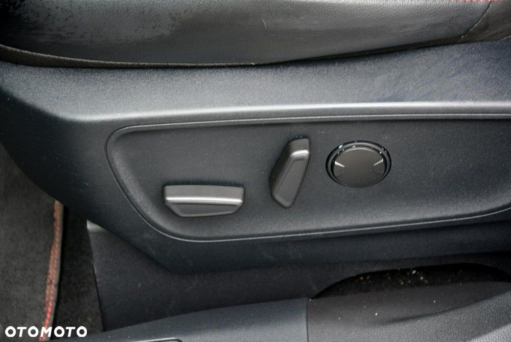 Ford Kuga 2.5 Duratec PHEV ST-LINE X - 36