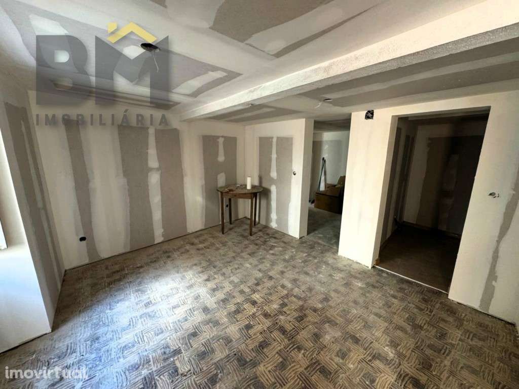 Moradia T2 com terraço para venda em Escalos de Cima! - Grande imagem: 3/20