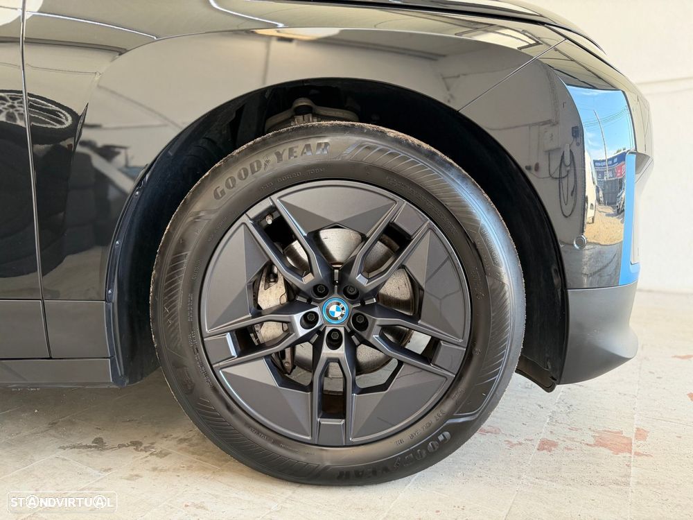 BMW iX xDrive 50 Pack Desportivo - 43