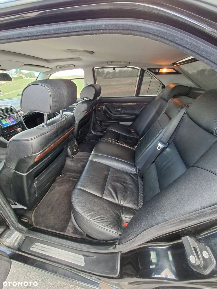 BMW Seria 7 750i - 16