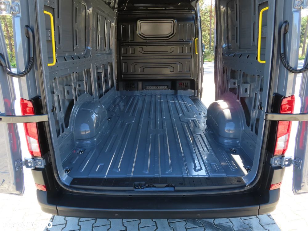 Volkswagen Crafter 2.0 TDI 180 KM Furgon Blaszak L3H3 Standard / Dach Wysoki Rozstaw Osi 3640 mm 1248 Kg Ładowność Fotel ergoActive Z Masażem Kamera Parkowania Tempomat Stan Jak Nowy UNIKAT GOTOWY DOSTEPNY POLECAM - 9