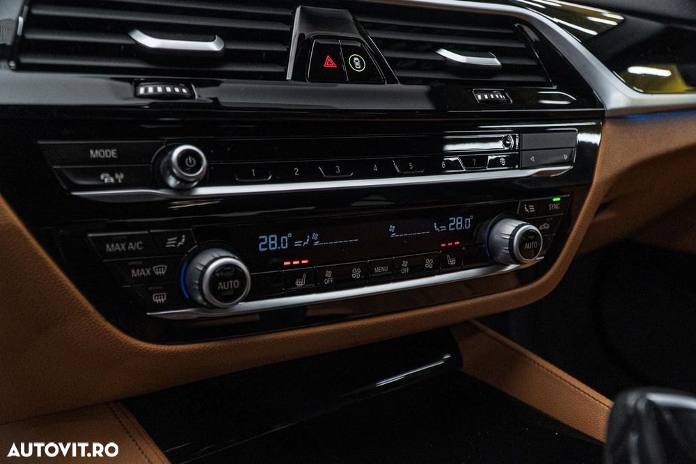 BMW Seria 5 530e Aut. Luxury Line - 12