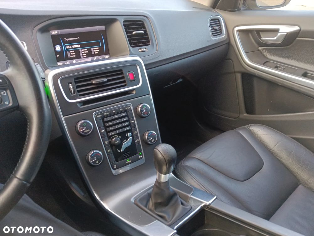 Volvo V60 D2 Momentum - 13