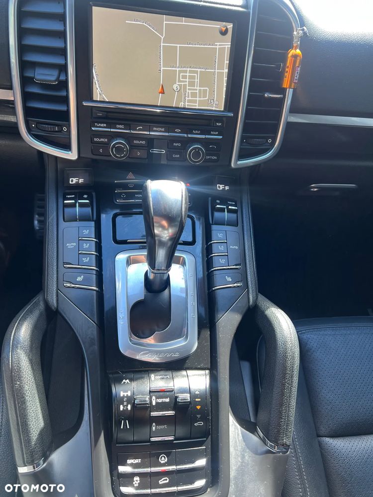Porsche Cayenne - 14