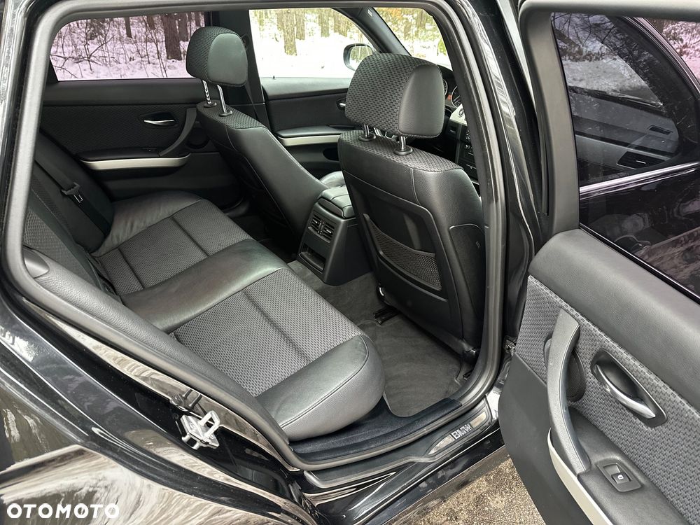 BMW Seria 3 320d xDrive - 13