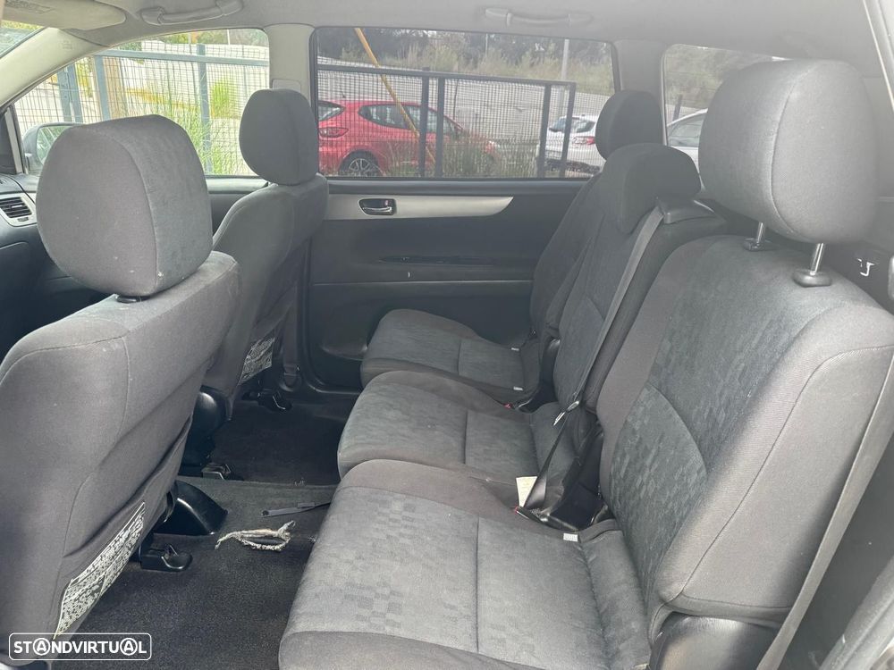 Toyota Avensis Verso 2.0 D-4D - 11