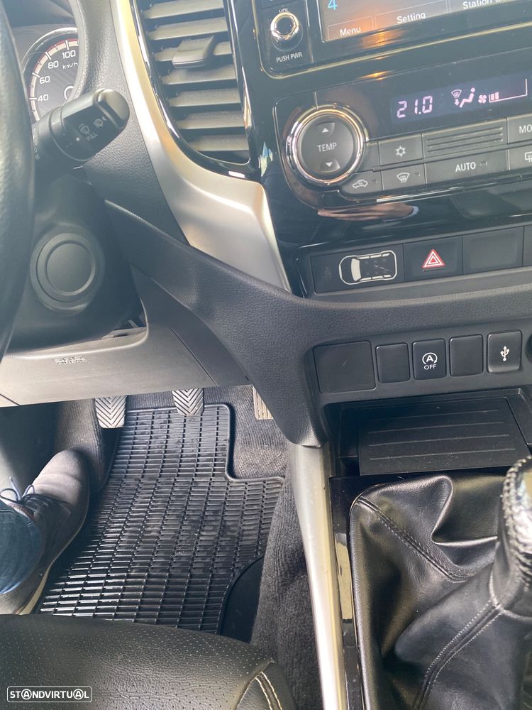 Mitsubishi L200 2.4 DI-D CD Instyle Sportb.Strakar 4WD - 6