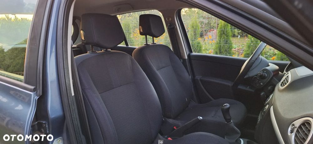 Renault Clio 1.2 16V 75 Dynamique - 12