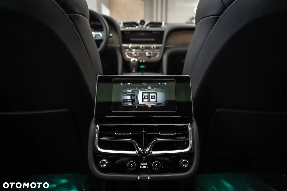 Bentley Bentayga W12 Mulliner - 35