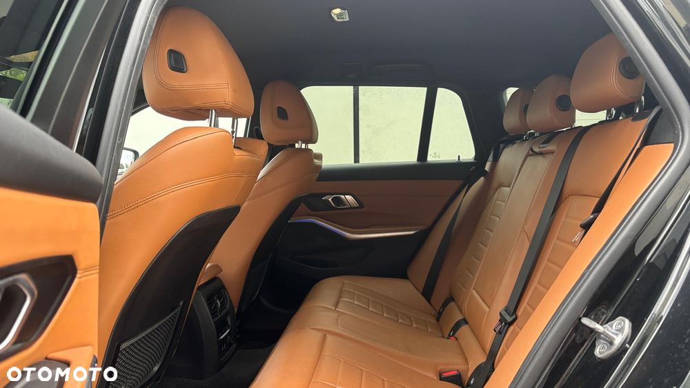BMW Seria 3 330i Sport - 9