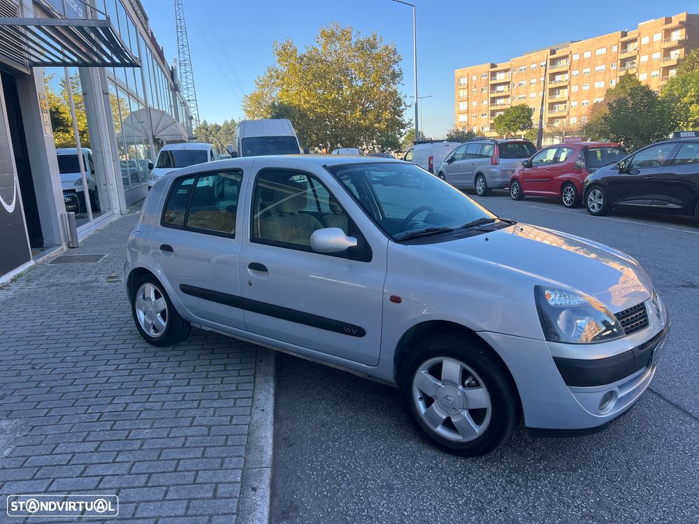 Renault Clio 1.2 16V Privilège - 4