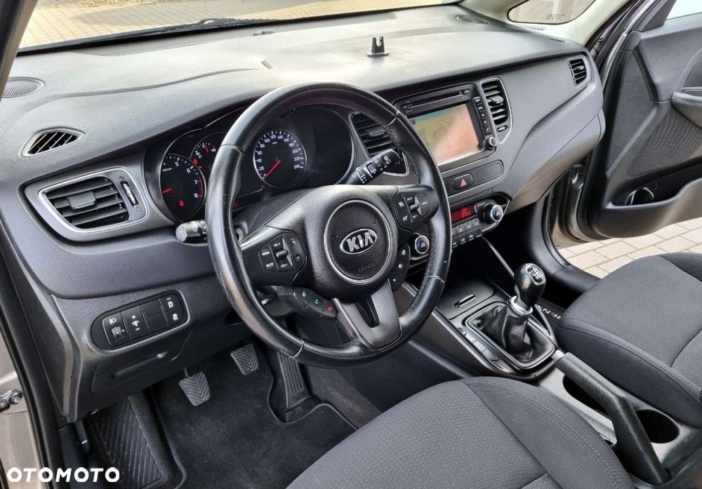 Kia Carens - 21