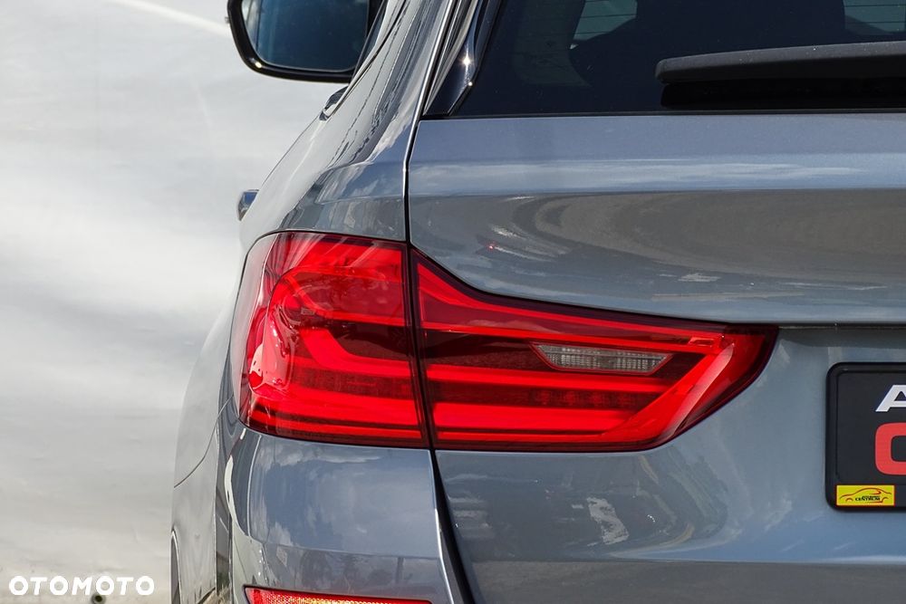 BMW Seria 5 530i Sport Line - 32