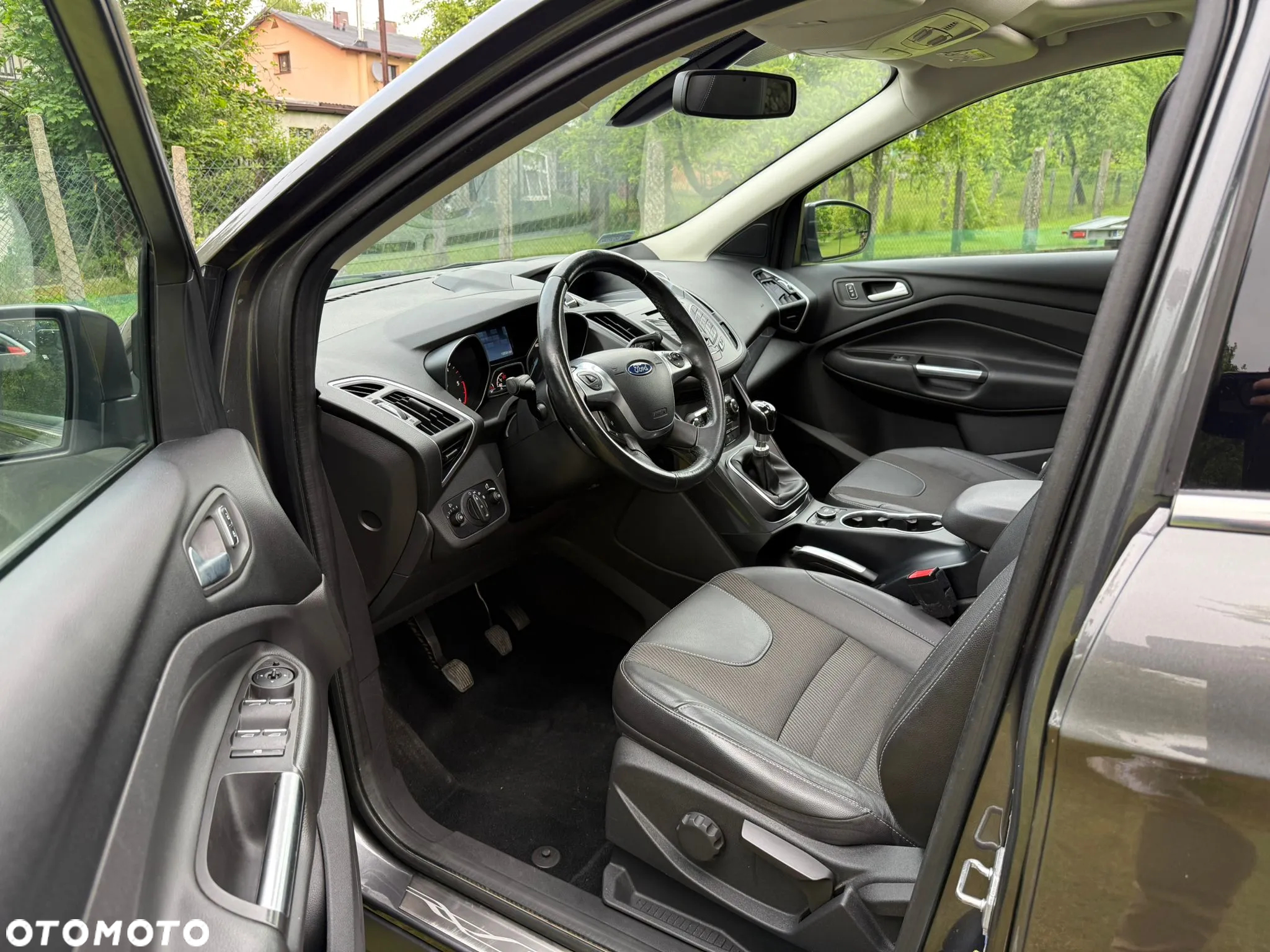 Ford Kuga - 10