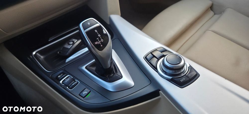 BMW Seria 3 325d Sport-Aut Luxury Line - 27