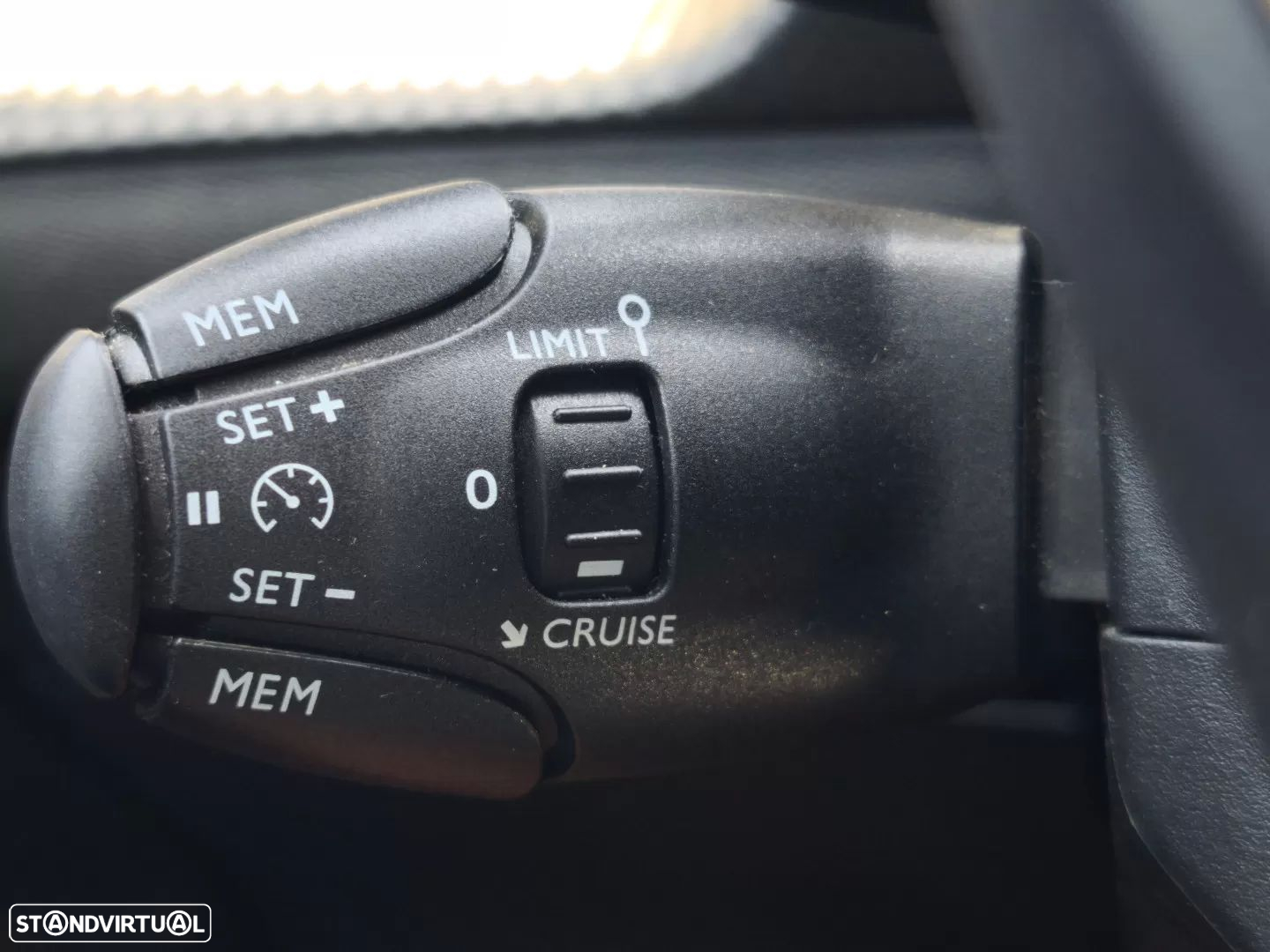 Peugeot 2008 PureTech 130 EAT8 Allure - 17