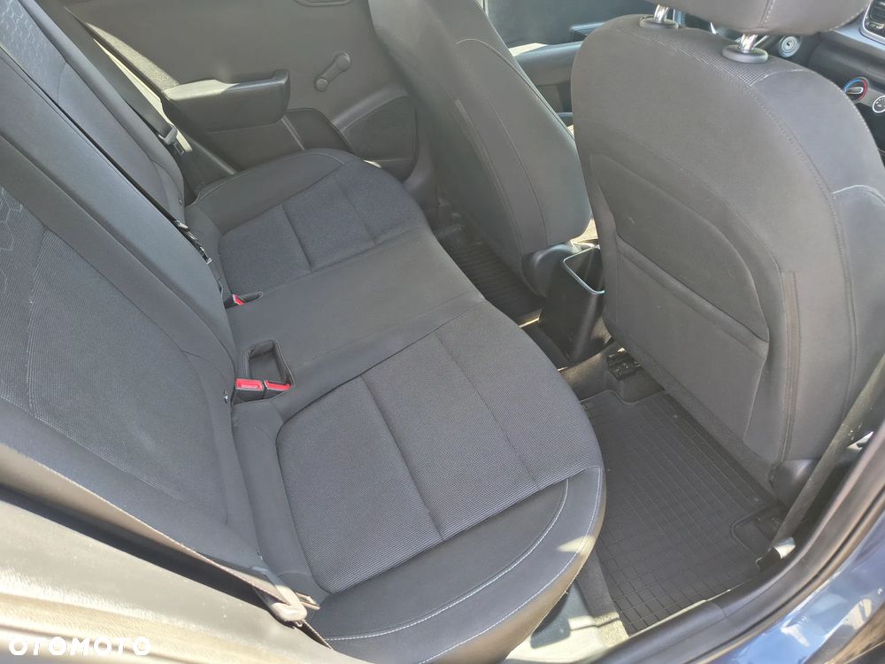 Kia Rio - 7